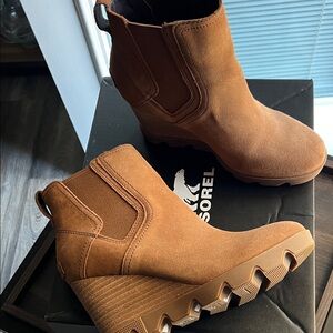 Stylish Tan Sorel Wedge Ankle Boots